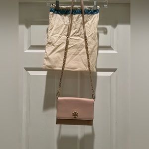 Tory Burch Mercer Wallet Chain Bag, on Gold Chain Light Oak, EUC